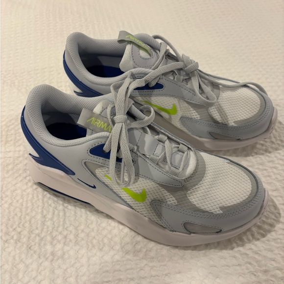 Nike Boys Airmax Sneakers Size 6Y - Picture 2 of 4